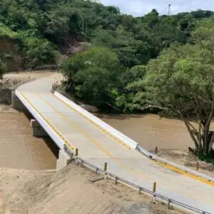 Confección armaduras de refuerzo de acero para fundaciones profundas de estribo 1 Puente El Jícaro