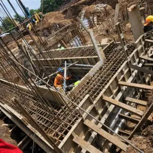 Confeccion de acero de la infraestructura y superestructura para Torre B.