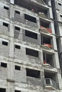 Construcción de paredes de bloques de concreto para fachadas de Condominio Altivo